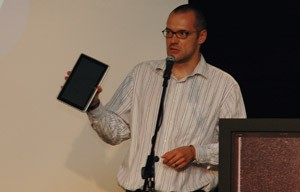 David Lev, PSG category manager společnosti HP, představuje tablet HP Slate 500