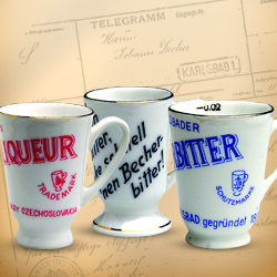 Dodnes populární reklamní kalíšky na likér vyrobené z bílého porcelánu se objevily už koncem 19. století