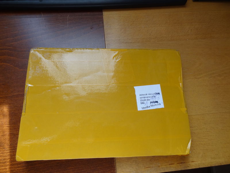 Nový zabalený displej, tak jak přišel.