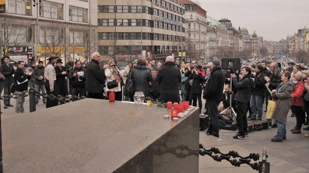 2014-01-uctc49bnc3ad-pamc3a1tky-jana-palacha-praha-19-1-2014-5.j