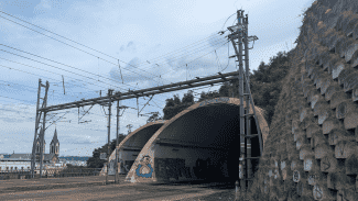 5G signál v železničním tunelu v Praze na Vítkově