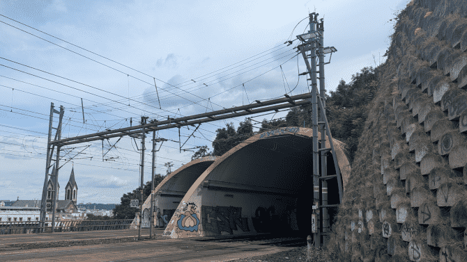 5G signál v železničním tunelu v Praze na Vítkově