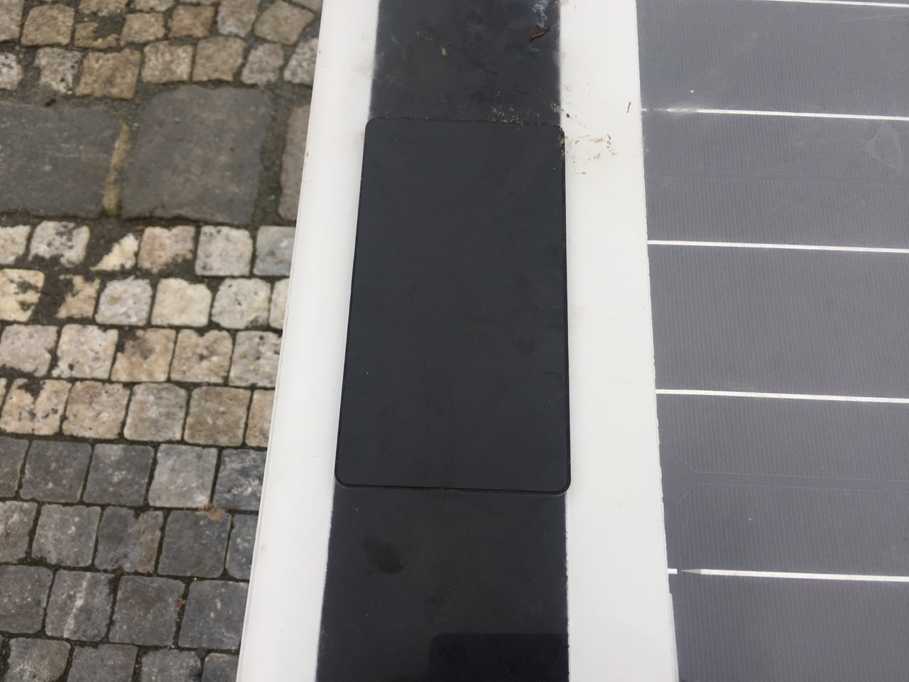 Chytrá lavička Steora v pražském Karlíně