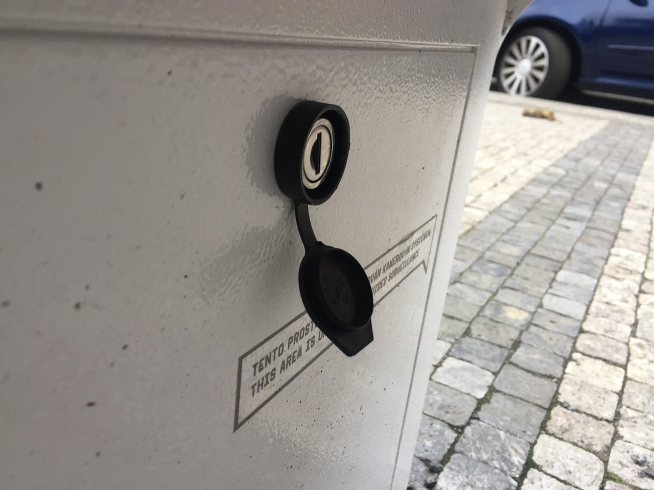 Chytrá lavička Steora v pražském Karlíně