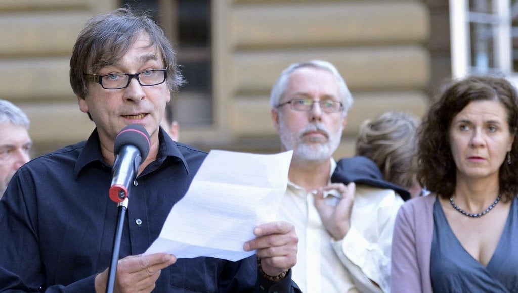 2019-07-nc3a1rodnc3ad-divadlo-protestuje-proti-odvolc3a1nc3ad-c5