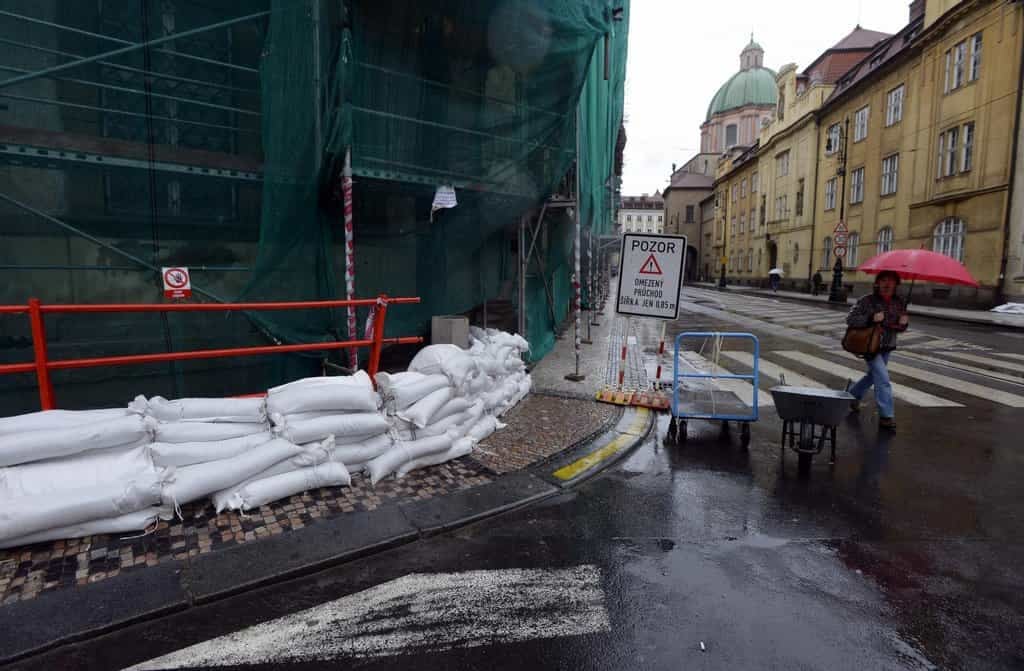 2018-01-povodnc49b-v-c48dechc3a1ch-voda-stc3a1le-stoupc3a1-11.jp