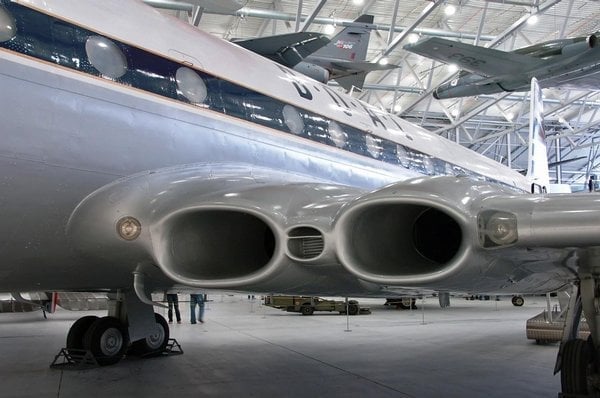 2012-05-prvnc3ad-proudovc3a9-dopravnc3ad-letadlo-de-havilland-co