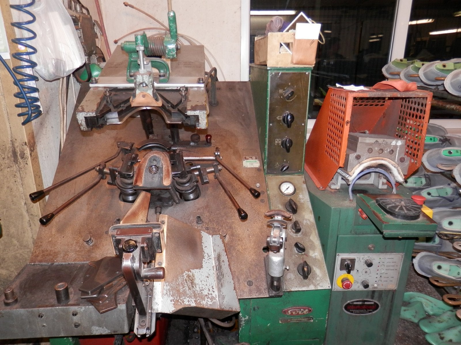 Stroje v dílně