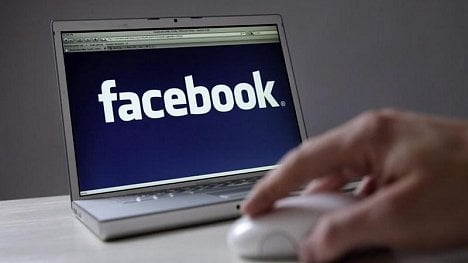 Náhledový obrázek - Téměř polovina novinářů využívá pro práci i Facebook