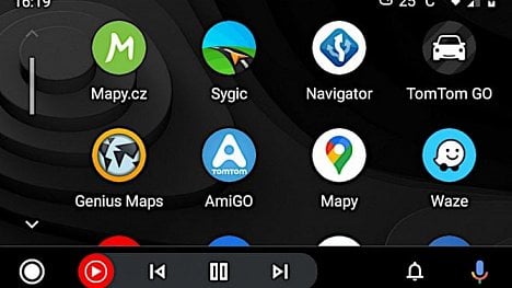 Náhledový obrázek - Android Auto: Praktický test šesti navigací