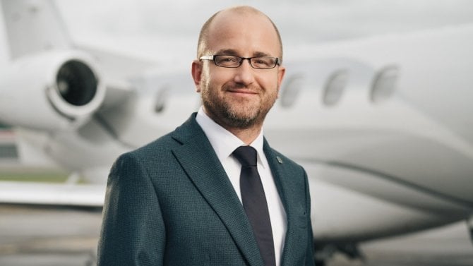 Soukromý luxus 13 kilometrů nad zemí. Svezli jsme se tryskáčem českého Elio Jetu, který přepravuje světoznámé hudebníky i jezdce F1
