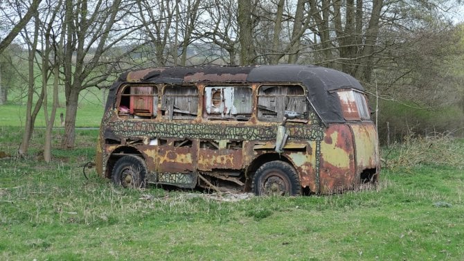 Roky převážel stovky lidí. Narazili jsme na zapomenutý přívěs Karosa B 40, bohužel je v hodně špatném stavu