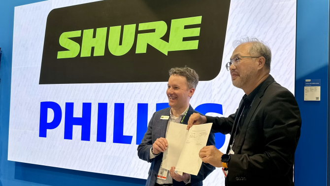 zástupci společností PPDS a Shure uzavřeli strategické partnerství