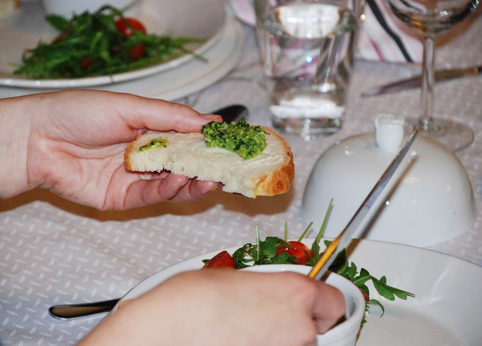 Takto se vaří a stoluje v bytové restauraci 4 schody.