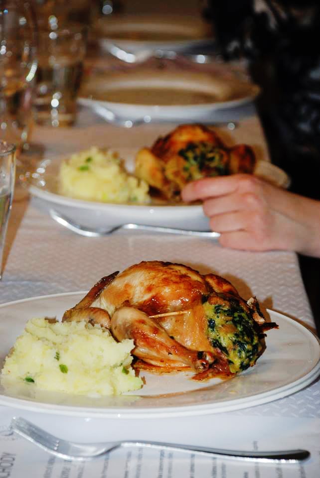 Takto se vaří a stoluje v bytové restauraci 4 schody.