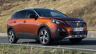 Náhledový obrázek - Peugeot 3008 je Auto roku 2017. Alfa Romeo Giulia skončila těsně druhá