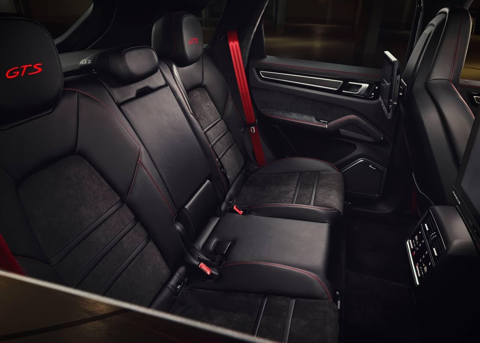 2020-06-Porsche-Cayenne_GTS-2020-1600-09.jpg