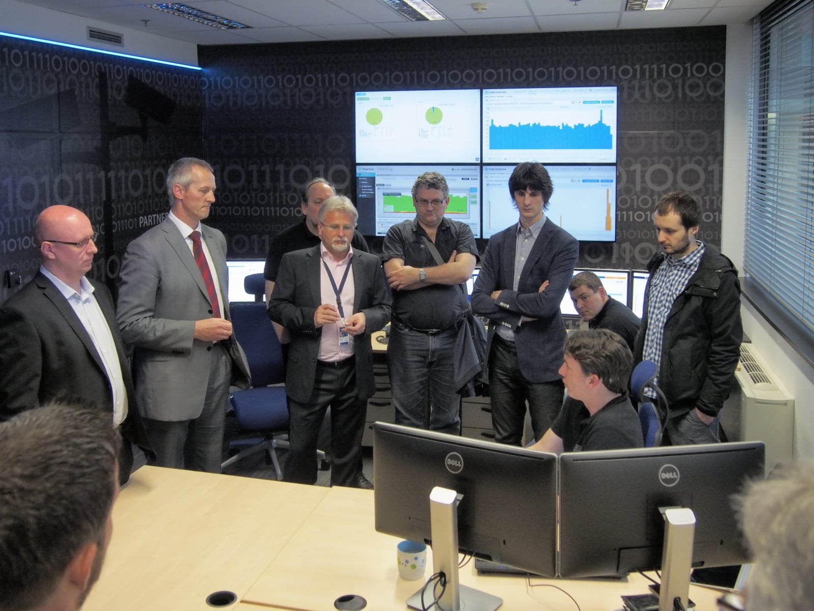 Po Rohelově pravé straně Peter Jankovský, CTO Axenty