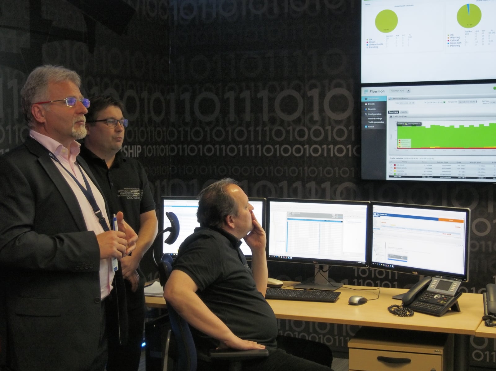 Po levém boku Jiřího Sedláka analytik Petr Tejnský