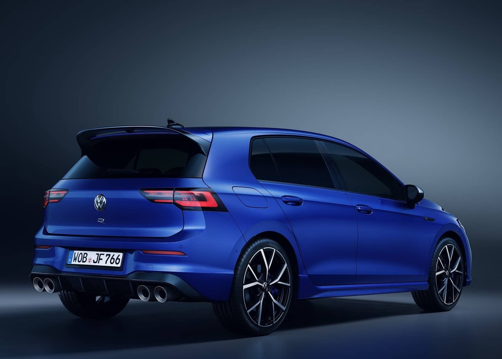 2020-11-Volkswagen-Golf-R-6.jpg