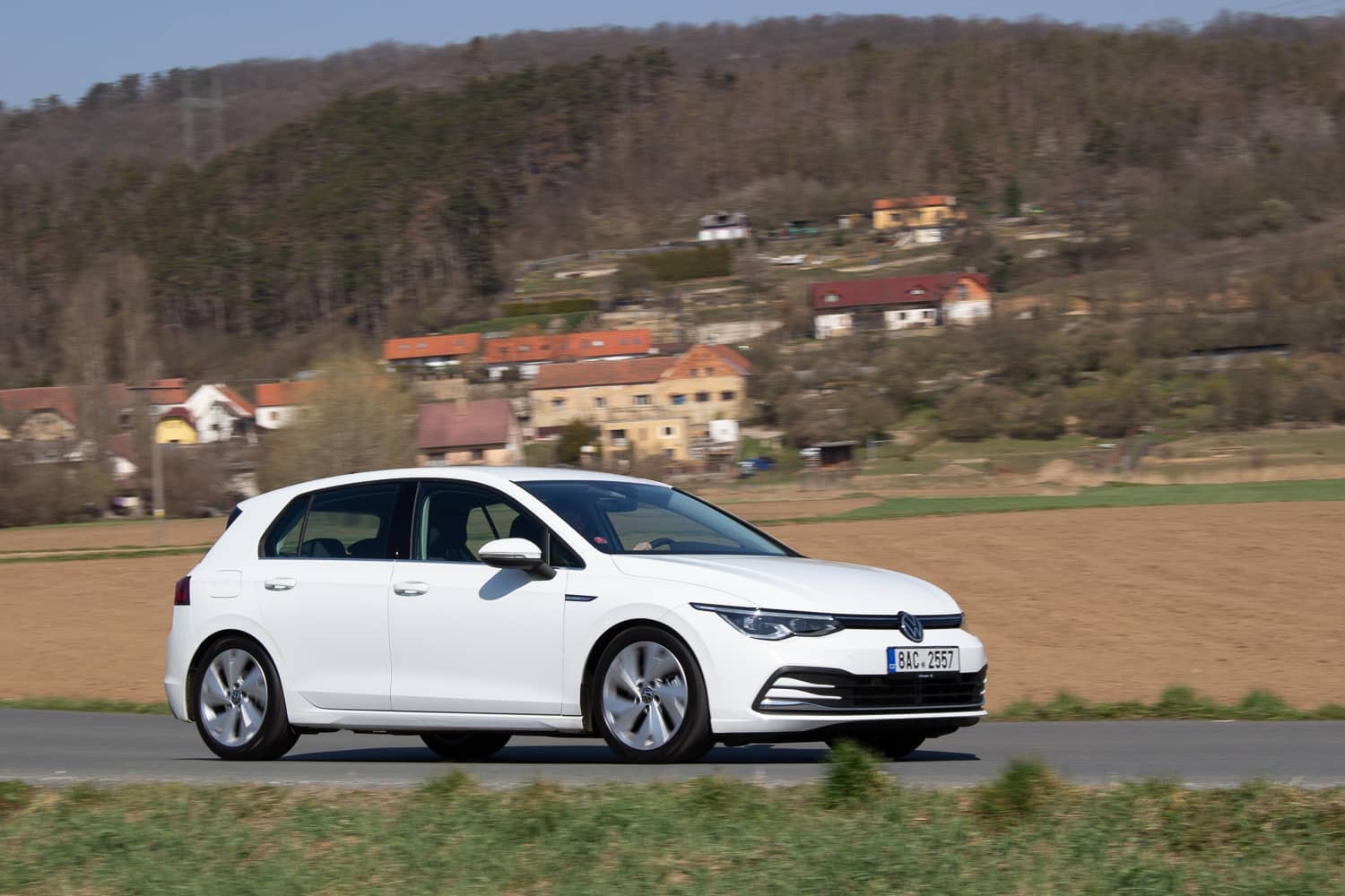 2020-04-Volkswagen-Golf-1.5-eTSI-2020-25.jpg