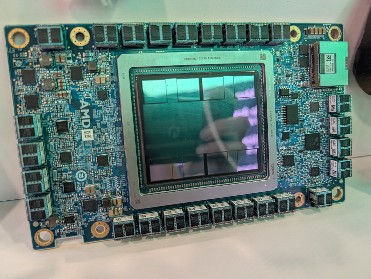 Čipy pro umělou inteligenci (GPU) AMD Instinct