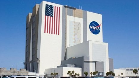 Náhledový obrázek - NASA chce na Marsu zapíchnout jen americkou vlajku. Spolupráci s Čínou vylučuje