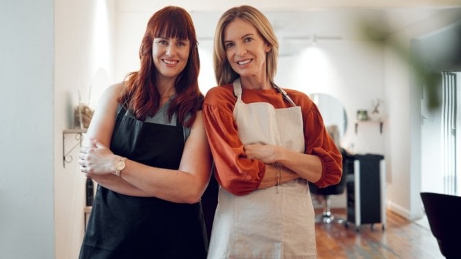 Dvě podnikatelky v zástěrách