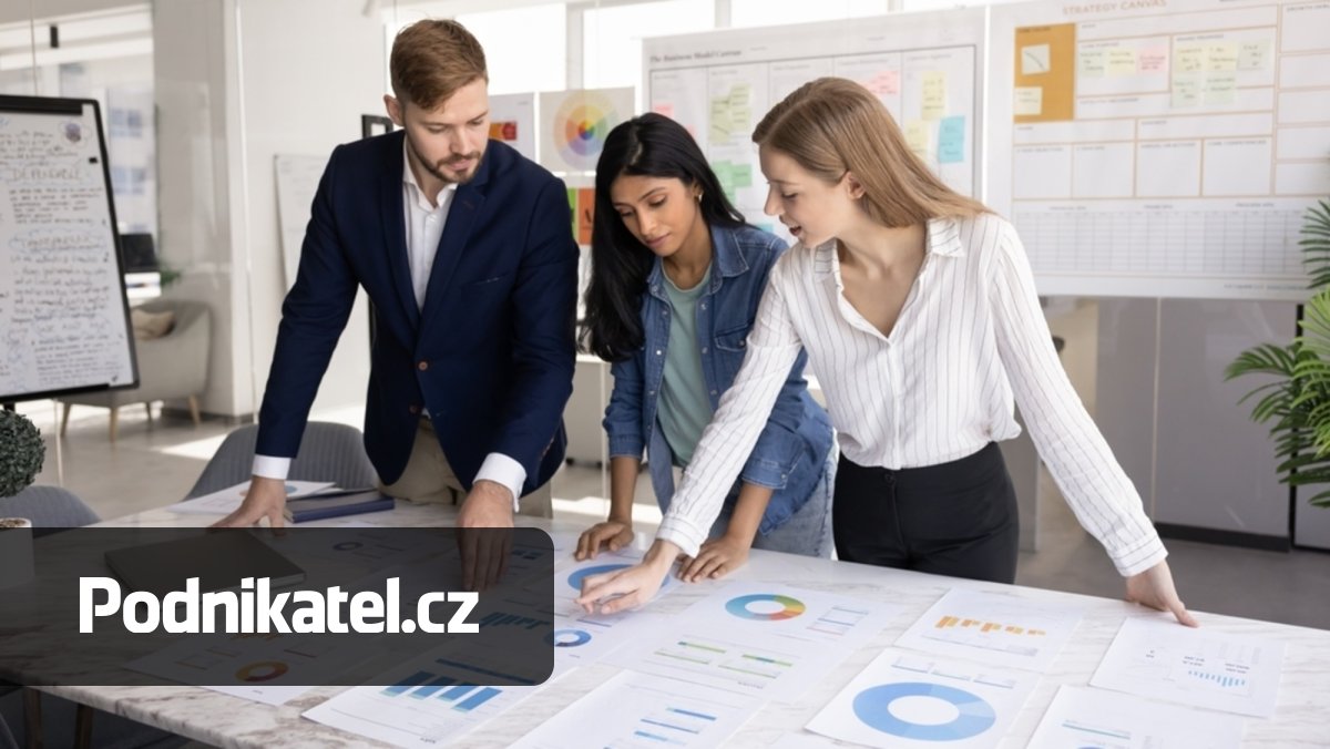 30 % nákladů dolů, ale nuda nahoru. Jak nepohřbít značku pod nánosem AI šumu