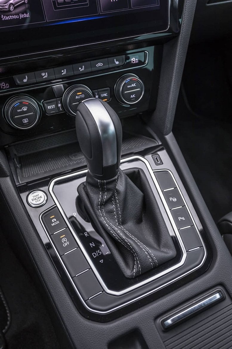 2019-11-Volkswagen-Passat-Variant-00026.jpg