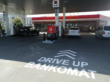 Nejnovější drive-up bankomat je v Plzni
