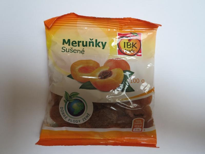 Meruňky Sušené. Kategorie: Nebezpečné potraviny. Nevyhovující parametr: vůně, škůdci. Na povrchu meruněk a na vnitřní ploše obalu byl zjištěn výskyt drobných bílých škůdců a to ve všech kontrolovaných baleních. Výrobek zapáchal po kažení.
Výrobce: Ing. Bohumil Kratochvíl - IBK TRADE, Horní Cerekev. Místo kontroly: Kaufland Česká republika v.o.s. Chrudim