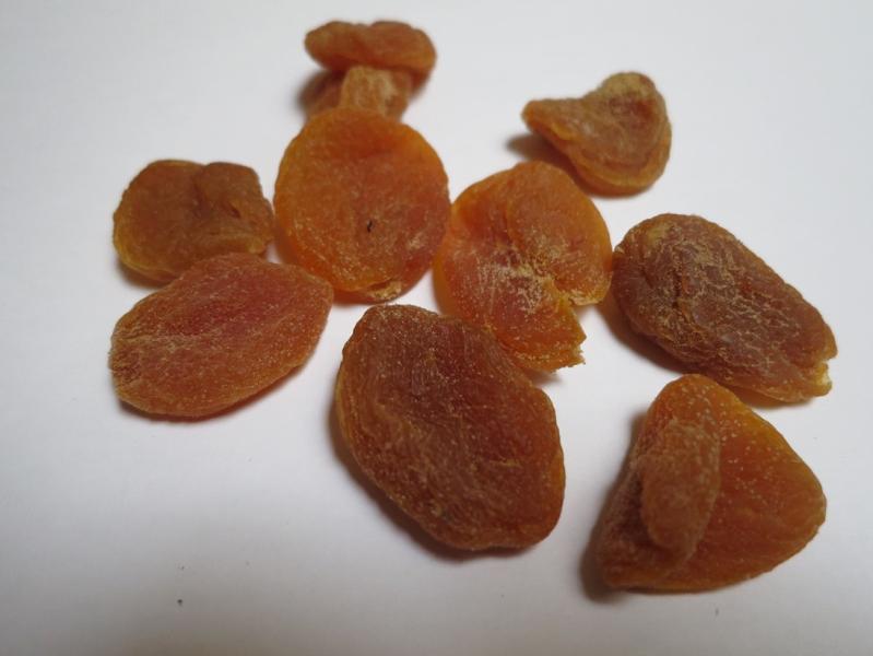 Meruňky Sušené. Kategorie: Nebezpečné potraviny. Nevyhovující parametr: vůně, škůdci. Na povrchu meruněk a na vnitřní ploše obalu byl zjištěn výskyt drobných bílých škůdců a to ve všech kontrolovaných baleních. Výrobek zapáchal po kažení.
Výrobce: Ing. Bohumil Kratochvíl - IBK TRADE, Horní Cerekev. Místo kontroly: Kaufland Česká republika v.o.s. Chrudim