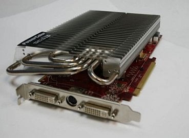 Pohled zepředu na heat pipes