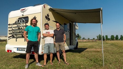 Náhledový obrázek - Táboření „na návštěvě“. Služba BezKempu.cz nabízí karavanistům soukromé pozemky