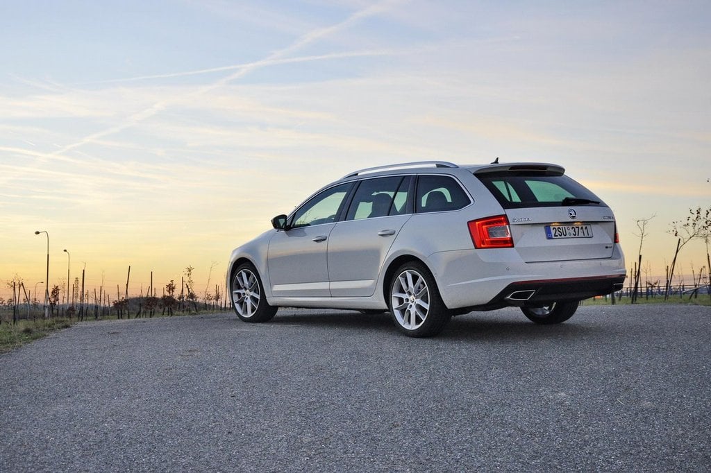 2011-04-c5a1koda-octavia-rs-combi-2-0-tdi-dsg-43.jpg