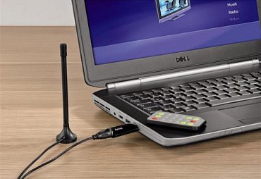 Hama DVB-T USB 2.0 představuje typický tuner pro rozhraní USB s možností napojit nejen dodávanou anténu, ale i klasický konektor u svodu. Klasické jsou i funkce (EPG, teletext, nahrávání, Timeshift), kompatibilita (Windows XP až 7) a nechybí ani podpora DVB-T HD, pochopitelně v rámci MPEG-4, H.264.