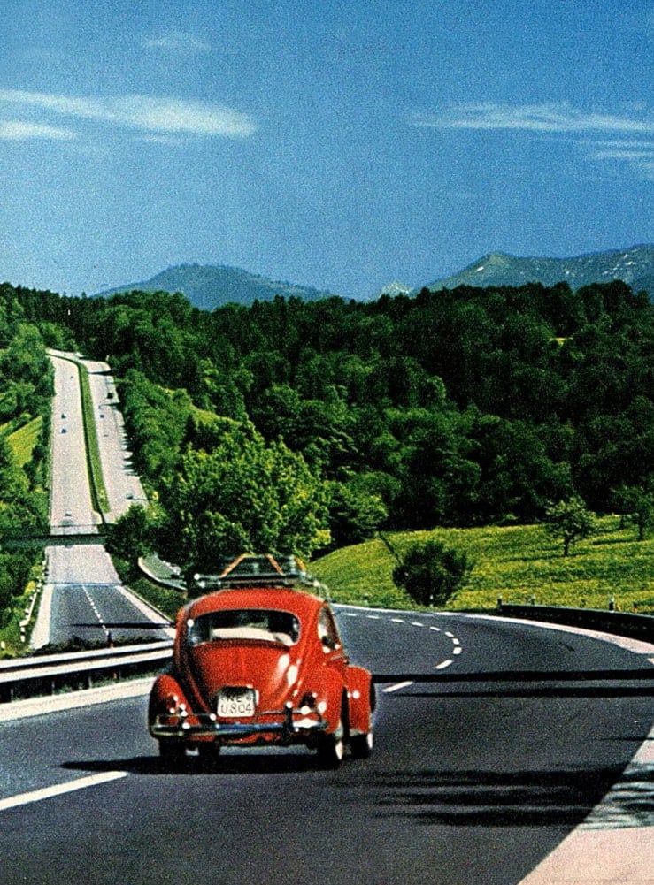 Reklama společnosti Aral používala krásnou fotografii s červeným VW. Inzerát vycházel nejen v německých motoristických periodikách, ale také ve společenských týdenících – například Stern