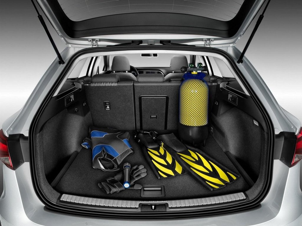 2011-09-seat-leon-st-2.jpg