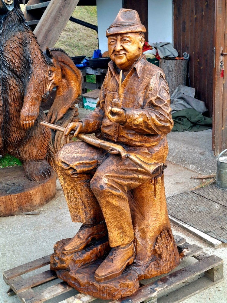 Socha řezbáře Oldřicha Plisky