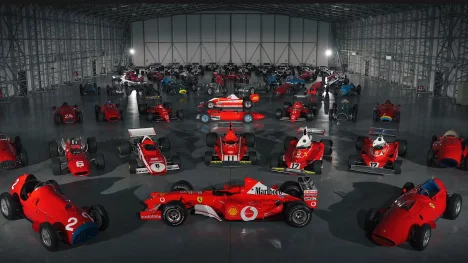 Náhledový obrázek - Je libo formule, dvě, tři? Bývalý šéf F1 Ecclestone prodává svoji historickou sbírku, v nabídce je i Schumacherovo mistrovské ferrari