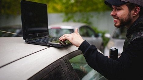 Náhledový obrázek - Kyberzločin na silnici: automobilky zanedbaly ochranu před hackery