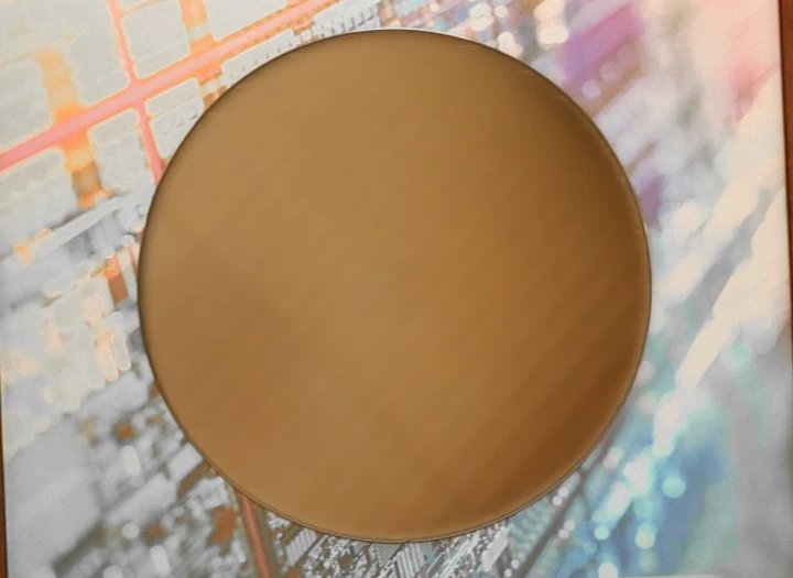 Wafer s 2nm čipy (respektive CCD čiplety) Epyc 9006 Venice