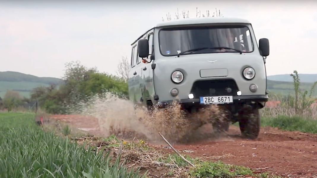 Videodojmy: UAZ 2206 Buchanka