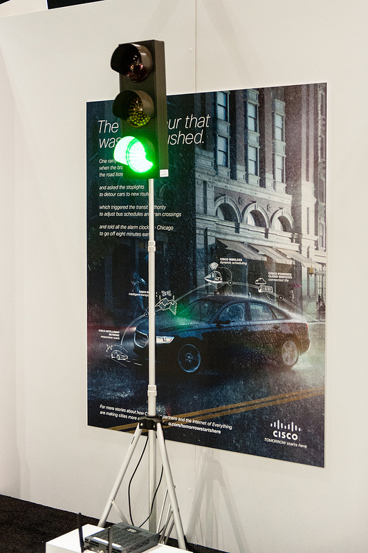 Zvládnou komunikovat nejen se semafory, ale také s dalšími automobily.