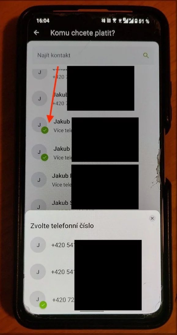 Platba na kontakt v aplikaci Air Bank. Aplikace sama označí čísla registrovaná u ČNB. (14. 11. 2023)