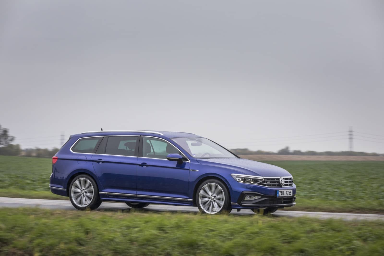 2019-11-Volkswagen-Passat-Variant-00002.jpg