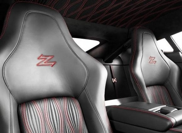 2011-03-aston-martin-vantage-v12-zagato-4.jpg