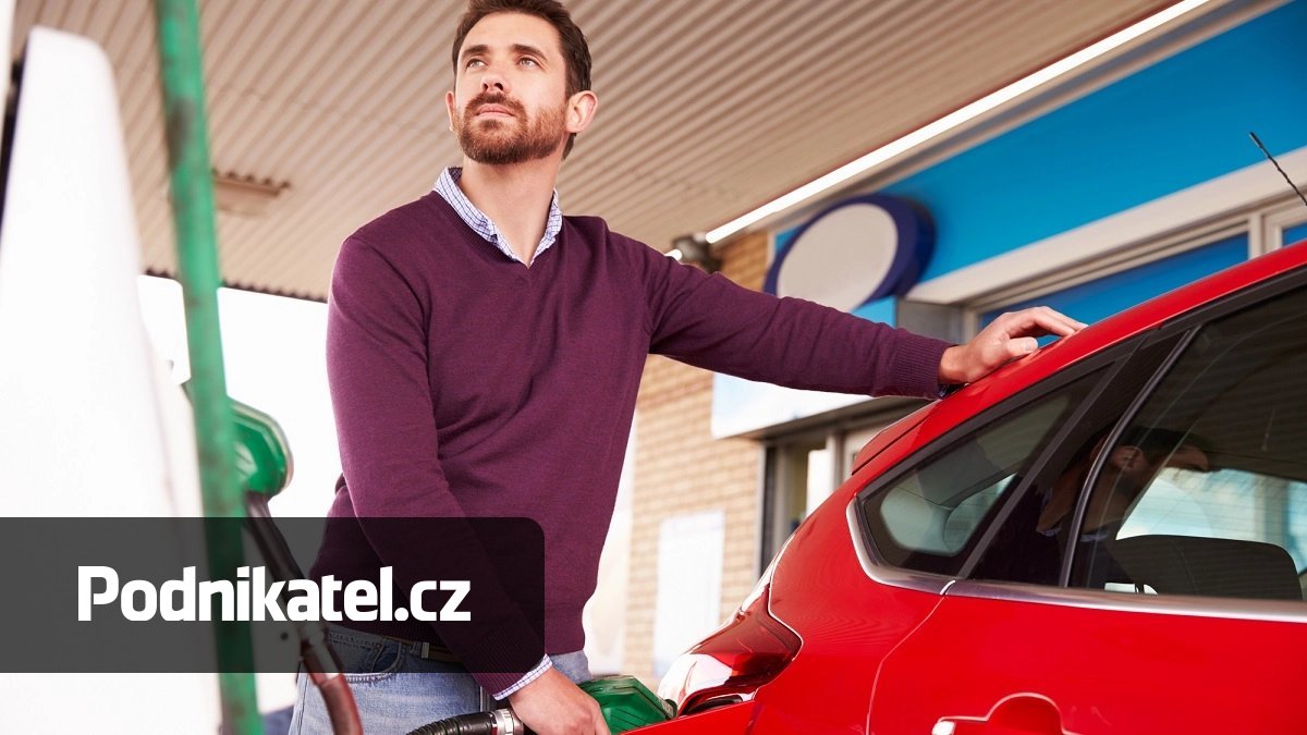 Vláda bude i v květnu zasahovat do cen paliv. Mění se výpočet