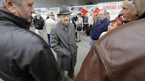 Náhledový obrázek - Policie stíhá Jakeše a Štrougala. Kvůli střílení na československých hranicích